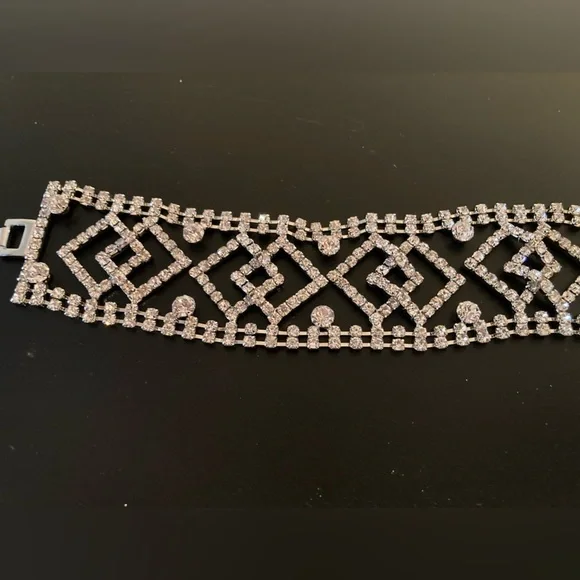Cache bracelet with rhinestones silver tone - Picture 3 of 3
